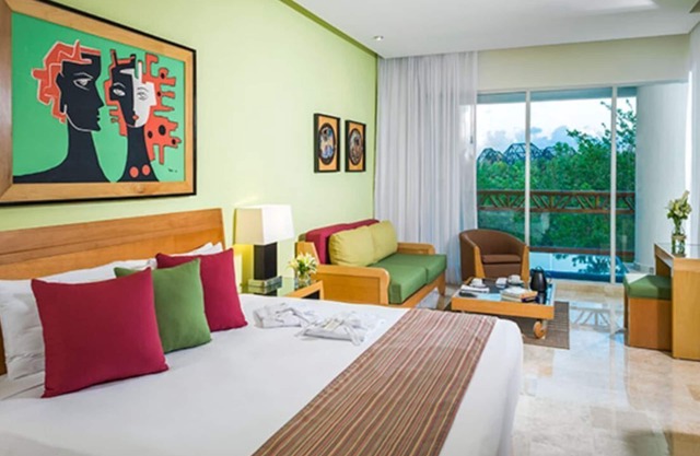 5 DIMON HOTEL: Occupancy: 6 adults, 2 kids under 12 years old, One Jacuzzi Tub
