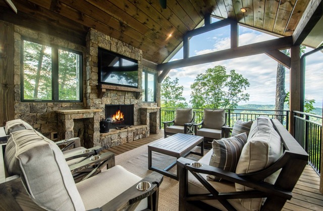 5 Hikes- Hot Tub, Amazing View, Aska Adventure Area
