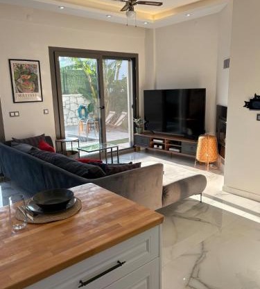 5 km to Alacati, Luxury Villa with Garden and Pool