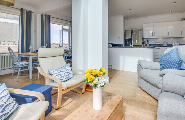 5 Lusty Glaze Road - Four Bedroom House, Sleeps 7