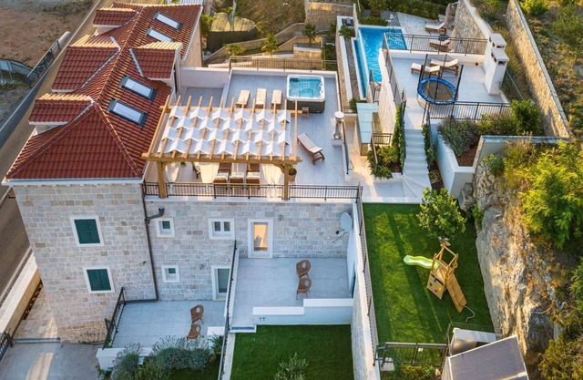 5* Luxury Stone Villa Diamond with pool, hot tub and sauna