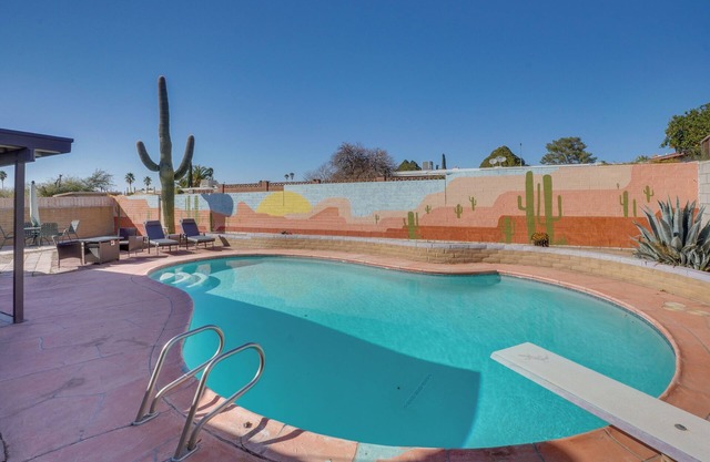 5 Mi to Saguaro National Park: Desert Gem w/Pool!