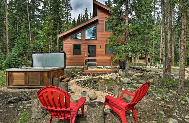 5 Mi to Ski Resort: Mtn-View Breck Home w/Hot Tub