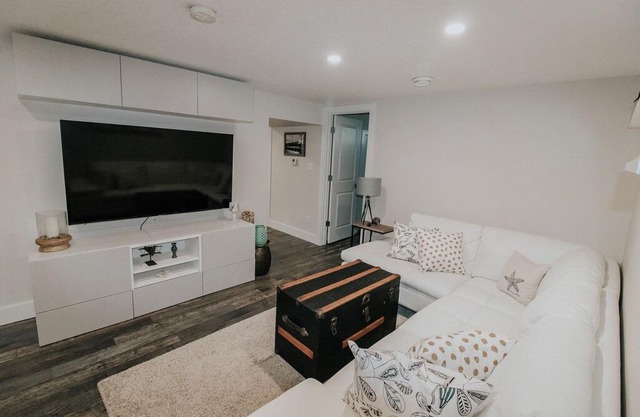 5 min from WEM - 2 Bedroom Suite