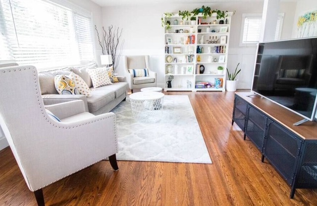 5 min from WEM. 3 Bedroom Home.
