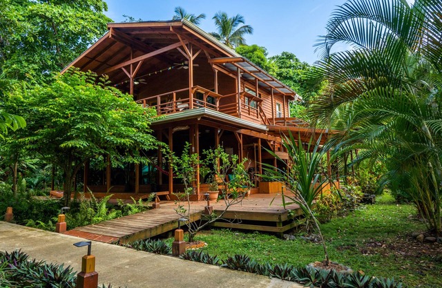 5 min walk to Surf: 2BR/2BA + Ocean & Jungle Views