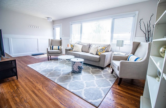 5 mins from WEM - 3 Bedroom Home