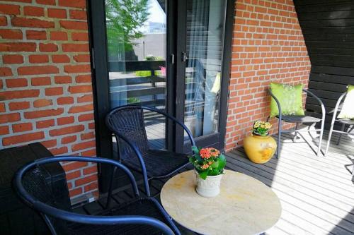 5 minute walk to Lego - 2 bedrooms Loft floor with balcony