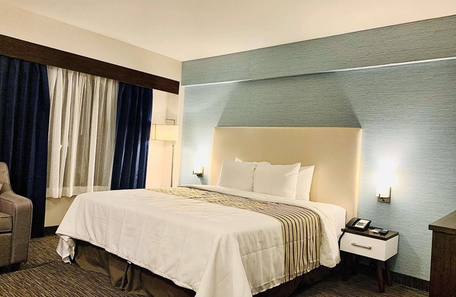 5 minutes away from Pearson airport