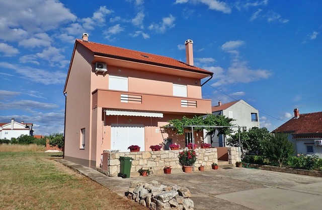 5 minutes from the beach Apartment with terrace