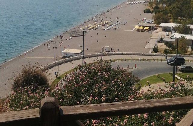 5 minutes walk from Hadrian Gate, 150 m to MarkAntalya Mall, Yacht Harbor 800 m