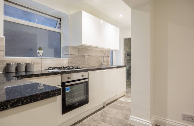 5 Spacious Bedroom Orchard Haven