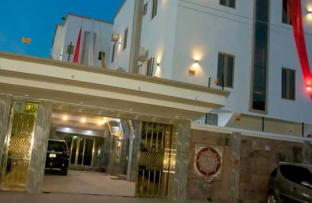 5 Star Saint Hotel