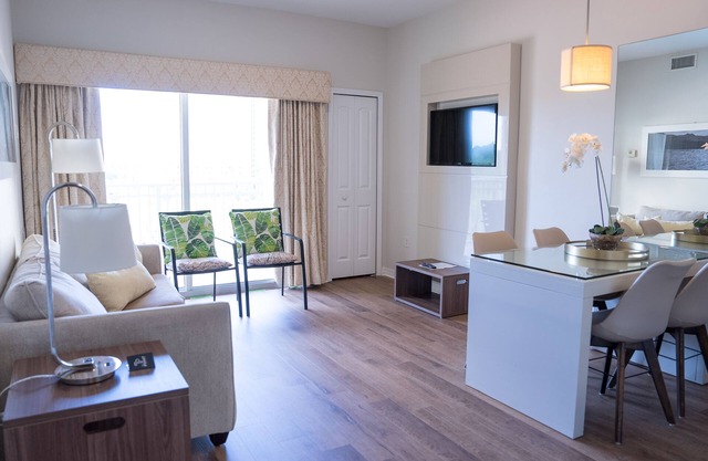 503 Luxury 1Bedroom pool and Universal view