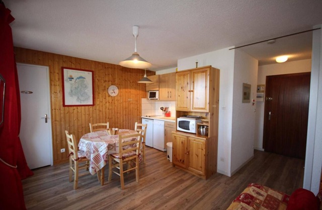 50m from resort center, 1st floor, view mountain, balcony, tv, ski locker, 28m², Les Saisies