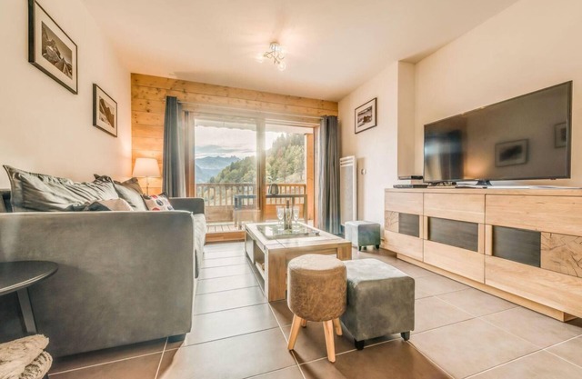 50m from ski slopes, 9th floor, balcony, parking, tv, ski locker, 52m², Champagny-en-Vanoise