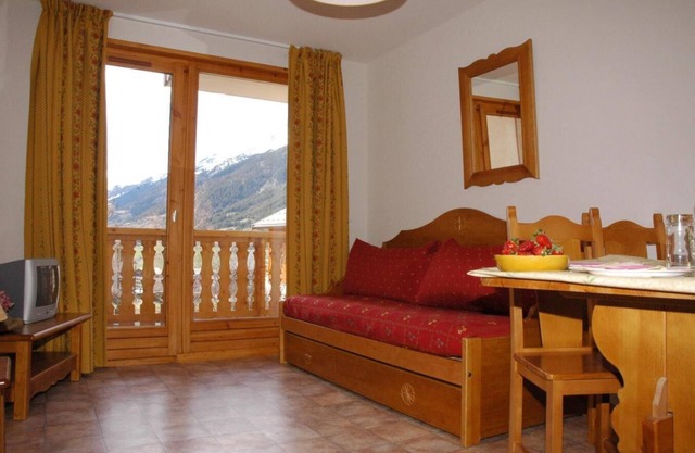 50m from ski slopes, view mountain, balcony, parking, tv, ski locker, 35m², Val Cenis