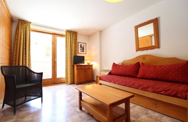 50m from ski slopes, 1st floor, view mountain, balcony, parking, tv, ski locker, 39m², Val Cenis