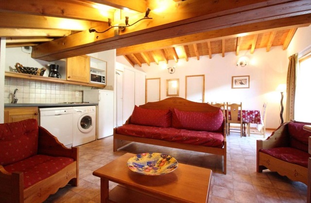 50m from ski slopes, 3rd floor, view mountain, balcony, parking, tv, ski locker, 55m², Val Cenis