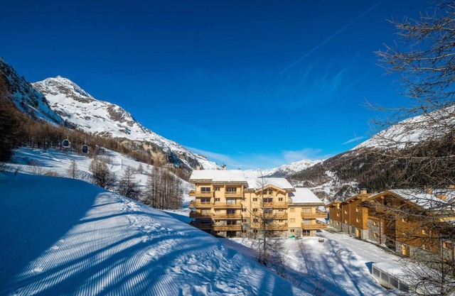Foot Of The Slopes Swimming Sauna Hammam Ski Locker 