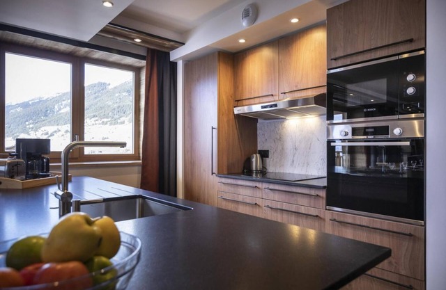 50m from ski slopes, fitness, swimming pool, sauna, hammam, balcony, fireplace or stove, tv