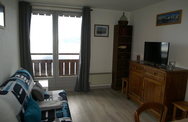 50m from ski slopes, balcony, parking, tv, ski locker, 43m², Les 7 Laux