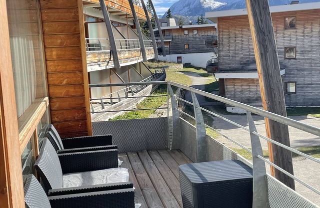 50m from the slopes, 4/6-person apartment with large south-facing balcony