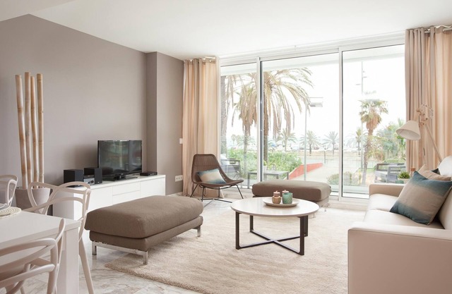 517- Beachfront Apartment