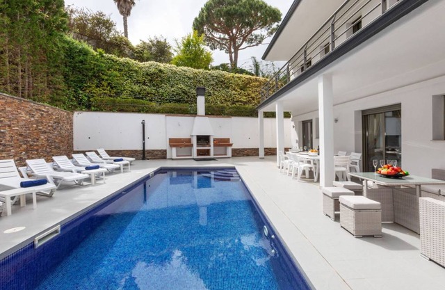 520 m² Villa ∙ 4 bedrooms ∙ 8 guests