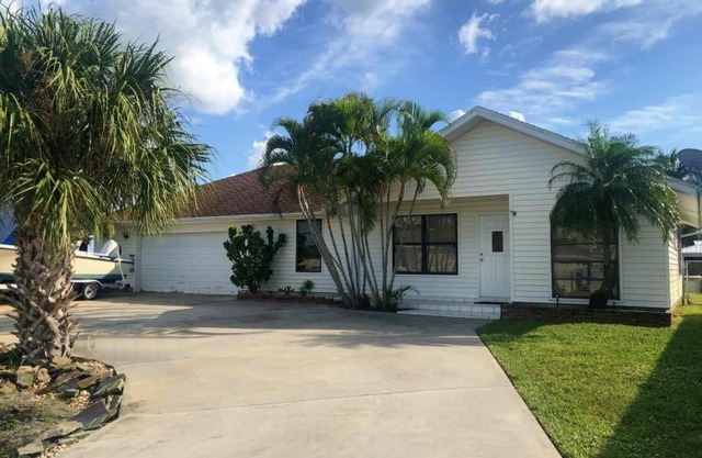 5310 Williams Drive - Beach home on canal!