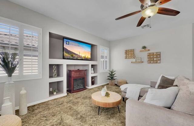 55+ Solera Chandler. Golf, Pools, Amenities! Save