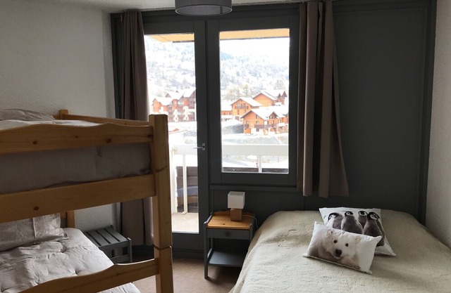 58 m2 apartment warm at the foot of the slopes with open views south