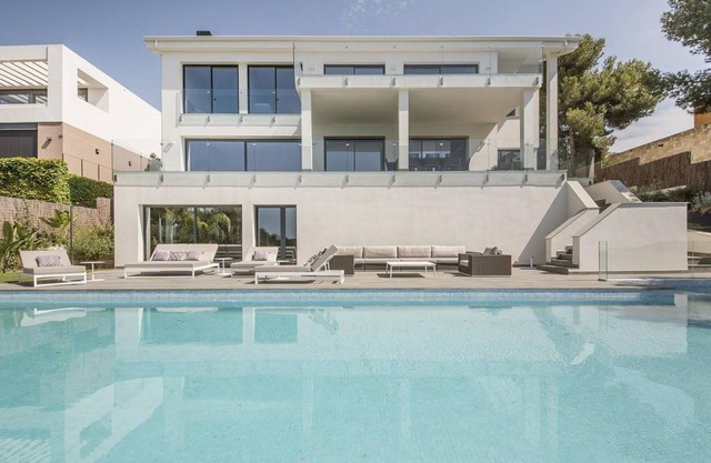 589 m² Villa ∙ 4 bedrooms ∙ 8 guests