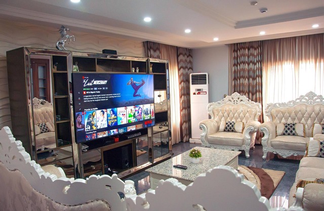 5bed - Professional Chef, Super Host, 24/7 WiFi, Power & Security