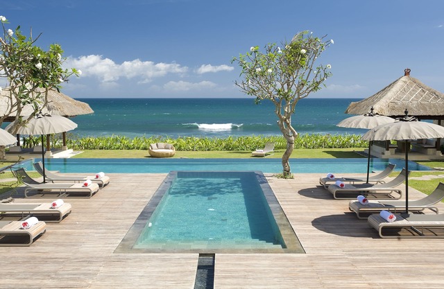 5BR Beachfront Pool Villa Melissa in Pererenan