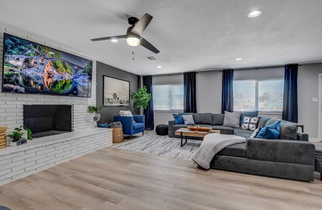 5BR Home With Heated Spa! Perfect for Longer Stays