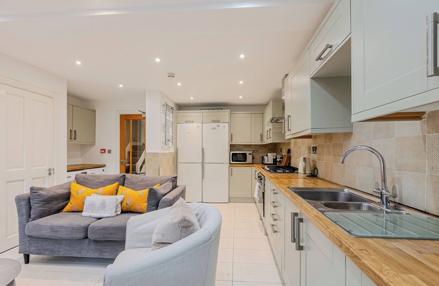 5BR house w parkng&garden, 5mins New Southgate Street