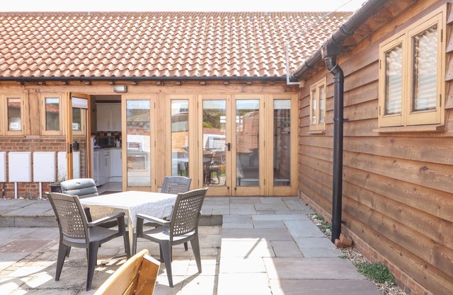 5C HIDEWAYS, family friendly, character holiday cottage in Hunstanton