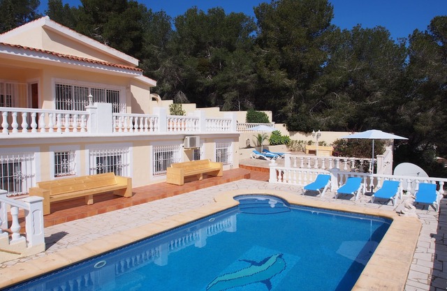 5min walk sand beach Large Pool TV WiFi Airco 5 Bedrms 2 Kitch Close to shop/bar