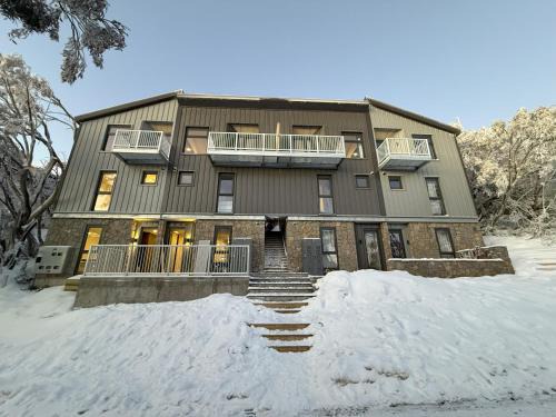 5min Walk to Lift 3BR Luxe Chalet with Views & Fire