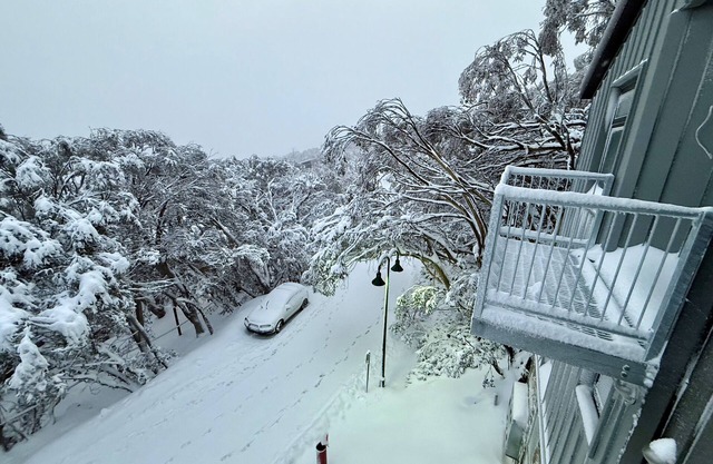 5min Walk to Lift 3BR Luxe Chalet with Views & Fire