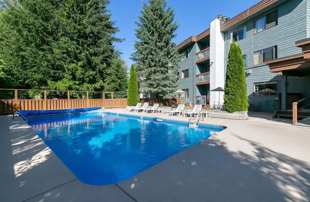 5min Walk to Ski Bike/Creekside Gondola/Free Parking Hot tub /Pool, Bring Pet