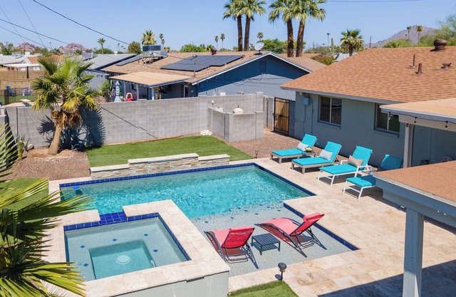 5mins to Old Town! Heated Pool & Spa, Fire pit & Outdoor TV!