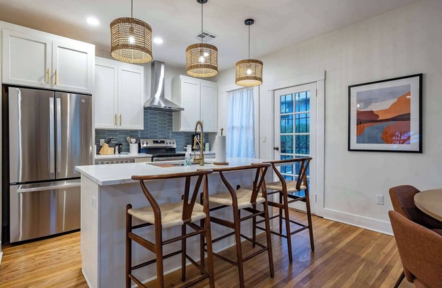 5th Avenue Bungalow by Velo