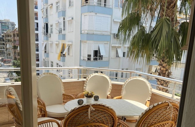 6-10minutes walk from the sea and beach, min from bars, restaurants and shops