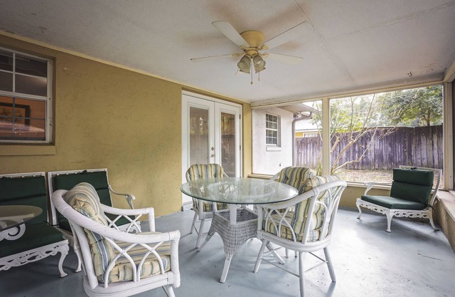6.5 Miles To WEC Screened Porch Nice Neighborhood Vacant Treed Lot