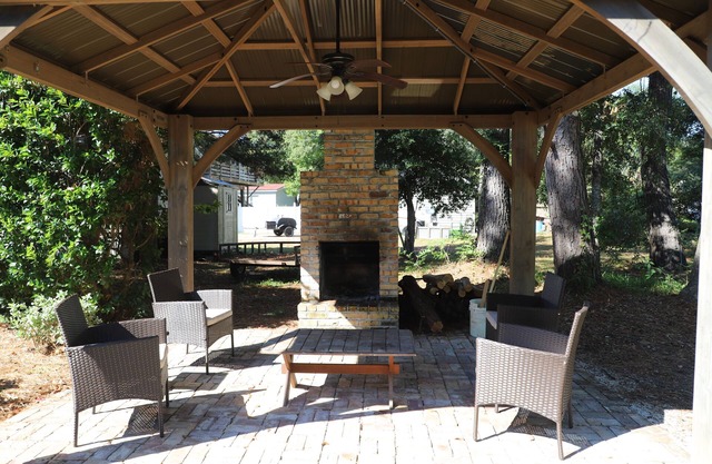 6 Bed/4 Bath whole house duplex, minutes from golf, restaurants, and the beach!