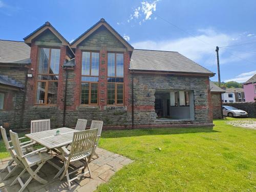 6 Bed in Blaencwm oc-t32688