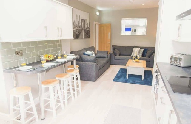6 bed Town Centre House ALL with EN-Suite Tamworth