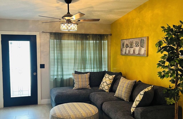 6-bedroom 3bath "Clue" Themed home near parks